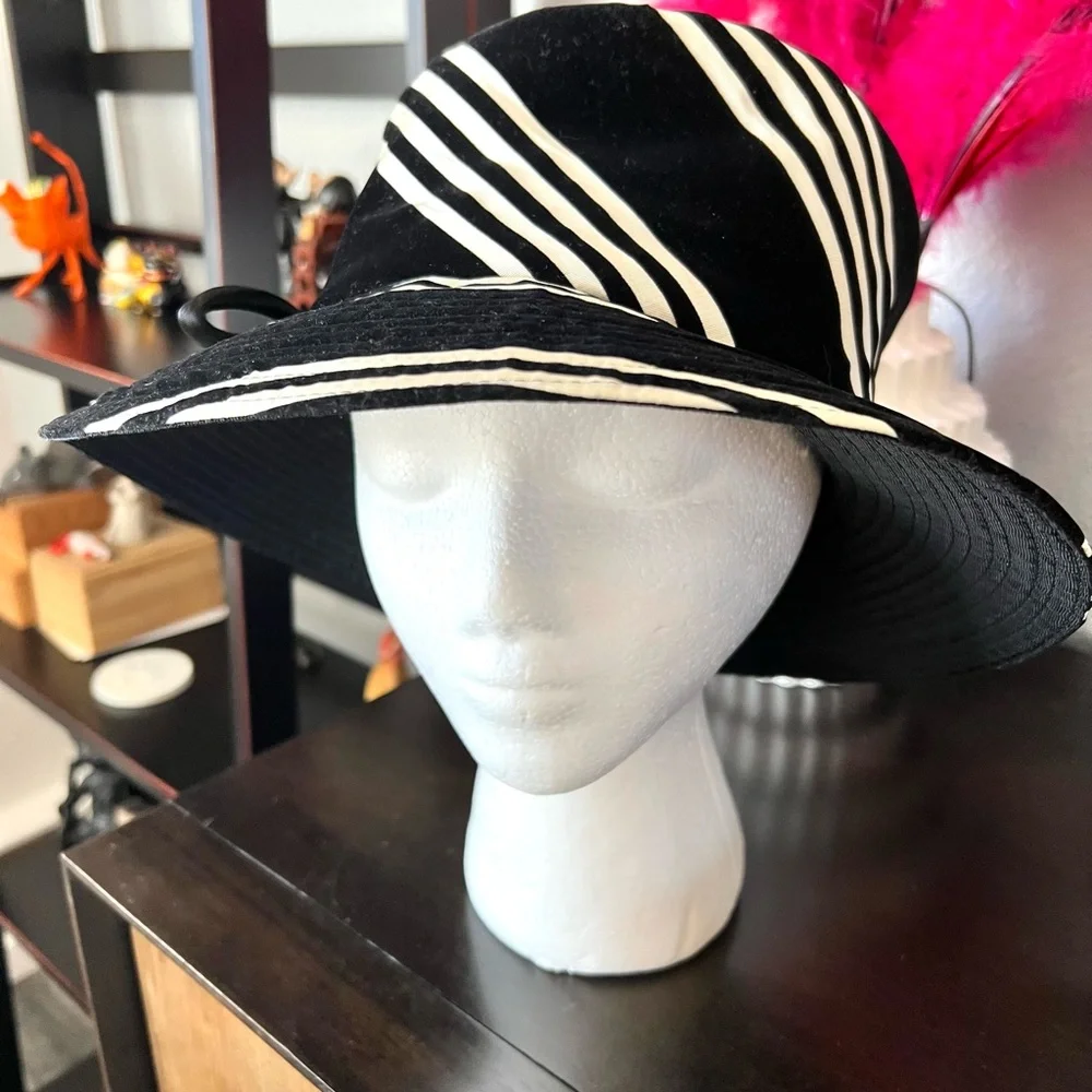 Vintage Black and White Striped Velvet Hat - Picture 8 of 9